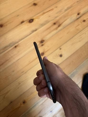 iphone 5c: IPhone 8 Plus, Qara, Barmaq izi — 1