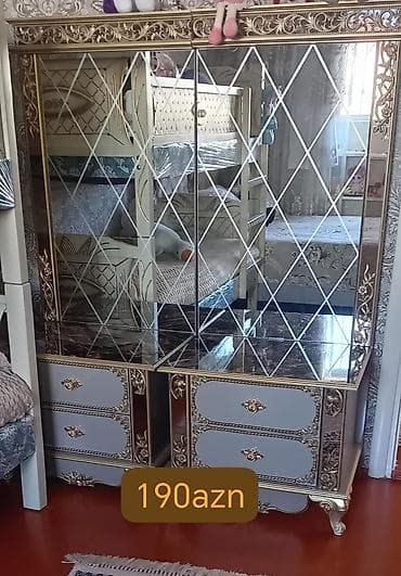 Klassik üslubda güzgülü konsol/komod dəsti. - Ön hissə tam güzgülü