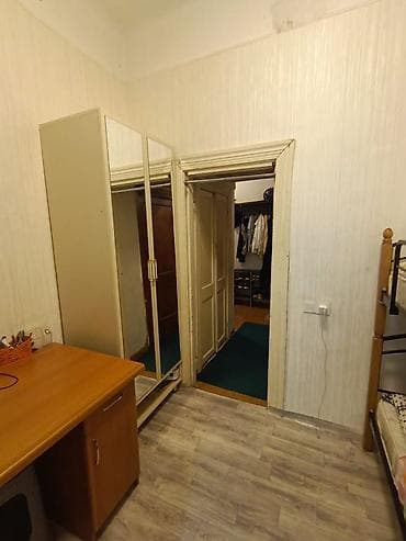 qarayev 3 otaqli evler: 3 kv 4/1 yerdən hundur 2 otaq Stalinka art. Balkon sade ev 85.000 azn — 3