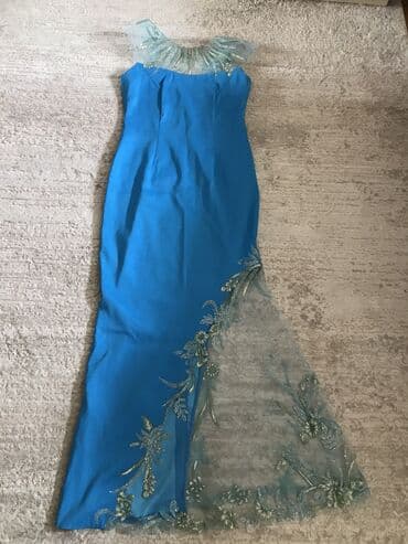 Ziyafet paltari 40-42 olcu iki defe geyinilib