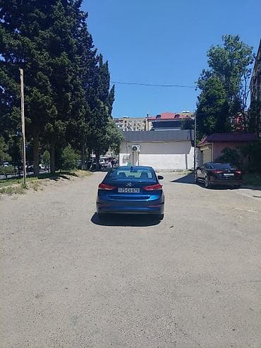 Hyundai Elantra: 2 l | 2017 il Sedan — 9
