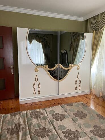 Продукты питания: Двуспальная кровать, Шкаф, Трюмо, 2 тумбы, Б/у — 1