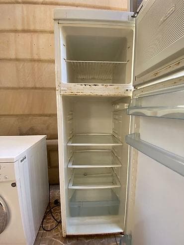 ventilyatorlar satisi: İki kameralı soyuducu (yuxarıda dondurucu, aşağıda soyuducu bölmə) - — 2
