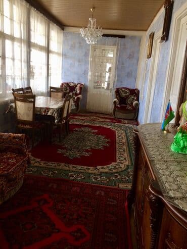 дом студия: Maştağa mərkəzdə 4 sotun içində 3 otaq 1 studia mətbəx.Ev məktəbə — 2