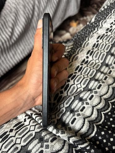 telfon sade: Poco x6 pro 512/12 cızıq çat yoxdu qoruma ekranındadı iPhone ile — 2