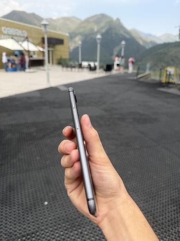 dana baki: IPhone 8 Plus, Qara, Simsiz şarj — 3