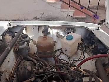 2107 şit: VAZ Lada 2107 sedan - Kuzov: 4 qapılı sedan, ağ rəng - Nömrə: AZ — 8