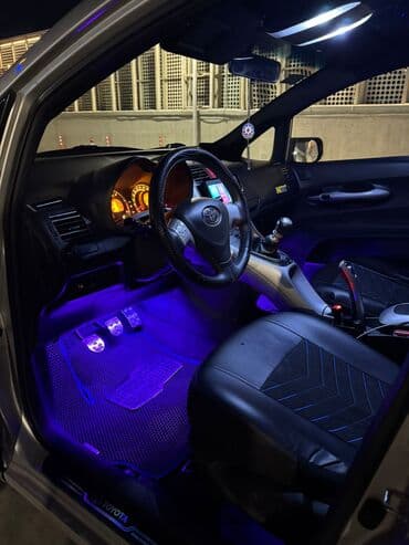 Hyundai: Toyota Auris: 1.4 l | 2010 il Sedan — 4