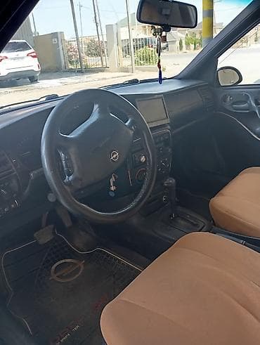 opel vectra b: Opel Vectra: 1.8 l | 1997 il 600560 km Sedan — 10