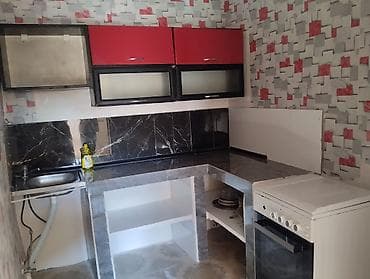 divar refleri: Mətbəx mebeli dəsti - Üst dolablar: 2 ədəd qırmızı açılan qapaqlı — 1