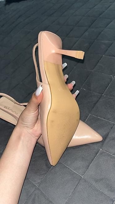 dəri plaş: Qadın ayaqqabısı – bej rəng, sivri burun, stilet model, razmer 40 — 3
