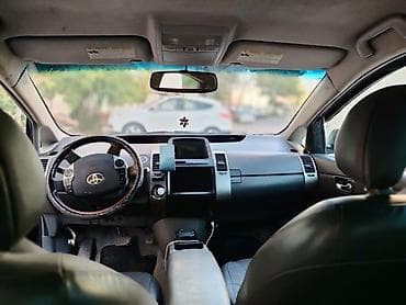 prius yan guzgu: Toyota Prius hibrid hatchbek - Korpus: qara rəng, arxa spoyler və — 6