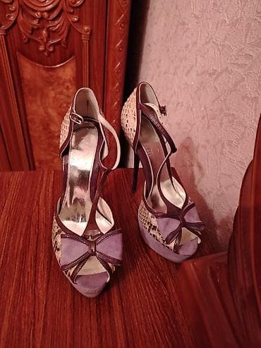 qırmızı ayaqqabı: Qadın yüksək daban ayaqqabıları – 2 cüt 1) Qırmızı klassik tufli - — 4