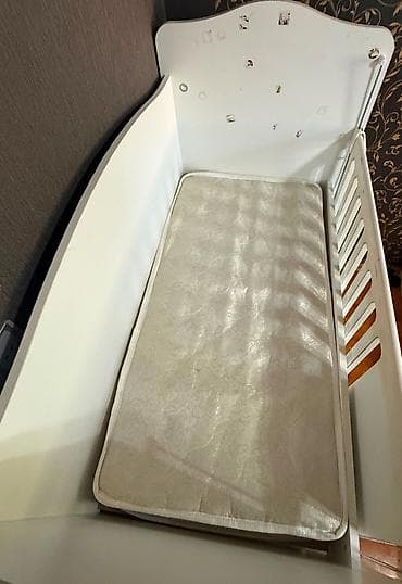 Для девочки и мальчика, Б/у, Четырехугольная, Колыбель, Без бортиков, С матрасом, Без механизма качания — 2