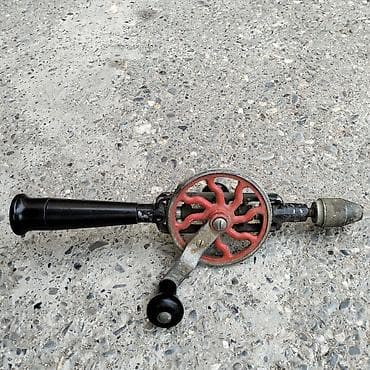 drel işlənmiş: Əl ilə işləyən dişli quruluşlu vint açarlı mexaniki drel (hand drill) — 1