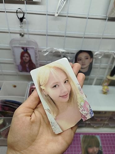 mini top: Lisa K-pop fotokart seti büküncə əsla bükülməz Təsvir: - K-pop idol — 2