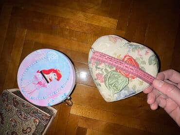 oyuncaq robot: Uşaq üçün mücrü və kopilka, hamısı birlikdə 8 azn. Ünvan: 8-ci — 3