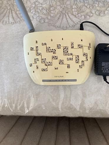 TP-Link şirkətinin simsiz marşrutlaşdırıcısı. O, Wi-Fi şəbəkəsini