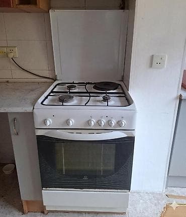 Qaz peçi 
İNDESİT 
Qiymet : 80 azn 
Unvan : 8 mk bakı 
4439
