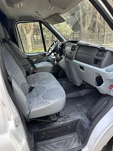 cangan masin: Ford Transit: 2.4 l | 2010 il 202700 km Van body type — 3
