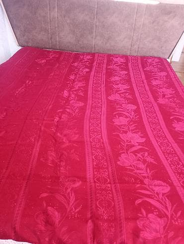 Şəkillər, tablolar: Yataq üçün rəng - Qırmızı Yataq örtüyü — 1