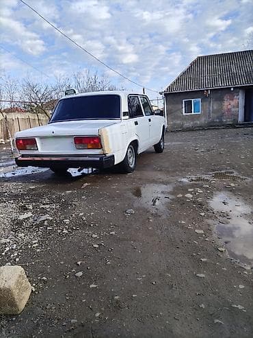 uaz maşınların satışı: Model: Lada Riva (VAZ 2107) sedan Rəng: ağ Kuzov: 4 qapılı, arxa — 9
