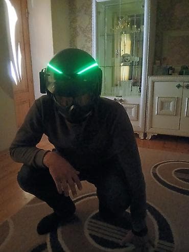 Kiber üslublu tamüzlü motosiklet dəbilqəsi - Rəng: mat qara, ön