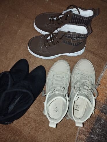 bot ayaqqabı: Qadın botları – qara rəngdə, nazik hündür dabanlı (təxminən 9–10 sm) — 7