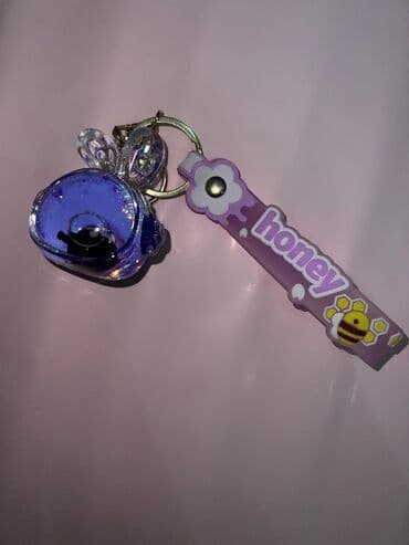 usaqlar ucun qizil qolbaqlar instagram: Bənövşəyi “honey” yazılı şarmı olan dekorativ brelok. - Şəffaf akril — 1