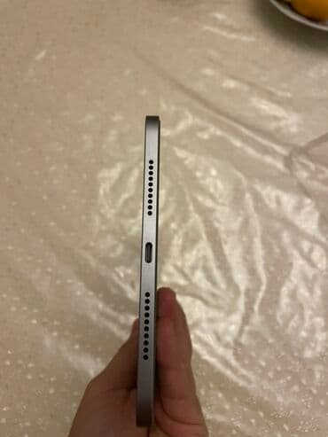 usb uzadıcı: Planşet – metal korpus, düz kənarlı dizayn, boz/gümüş rəng. Əsas — 2