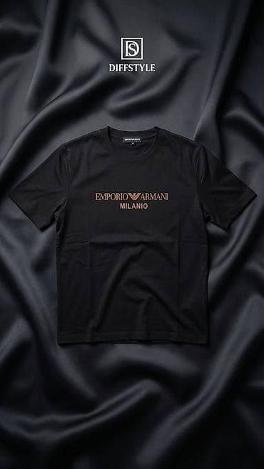 sortlar: Emporio Armani “MILANIO” loqolu uniseks T‑şört - Rənglər: ağ və qara — 2