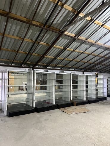 refler: Magaza ucun vitrinler hundurluk 1.50 en 090 sm. Divar vitrinleri ise — 3
