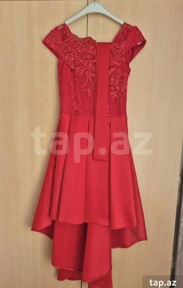 Qırmızı ziyafət/libas - Rəng: canlı qırmızı - Üst hissə: güpür və