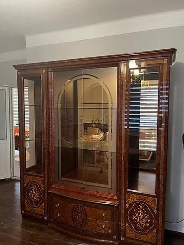 Bufetlər: Klassik üslubda vitrinli bufet(İspaniya) - Material: keyfiyyətli — 1