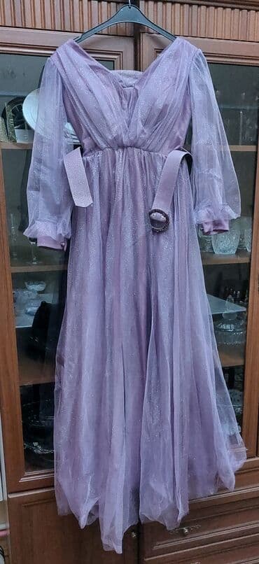 Satilir cemi 1 defe geynilib toya.Baha alinib ucuz satilir.Son qiymet