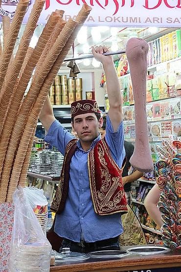Marash dondurma saticisi axdarilir Fici ile ishlemeyi bacarsin Maas