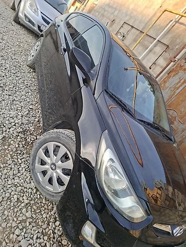 hunday aksent: Hyundai Accent: 1.6 l | 2013 il Sedan — 4