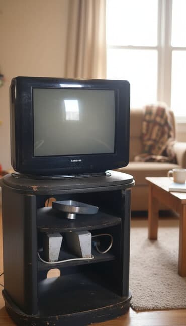 Samsung televizor.Çox yaxşı vəziyyətdədir.Playstation,krosna,dvd və s