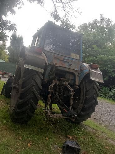 Traktor – arxa qaldırıcı və qoşqu mexanizmi ilə - Güclü iri arxa