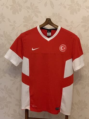 nike dart qadın krossovkaları: Futbolka, Nike, L (EU 40) — 1