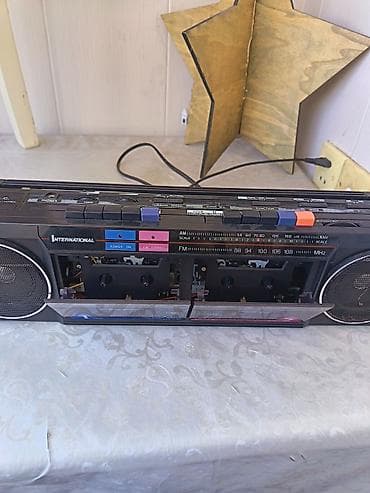 Maqnitofonlar: International markalı portativ boomboks – iki kasetli radio-maqnitofon — 4