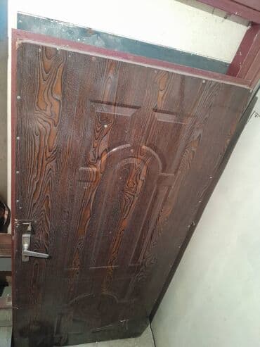 Məhəccərlər: Metal qapı dəsti Eni 90 sm hündürlüyü 205 sm. Normal qapıdır balaca — 4