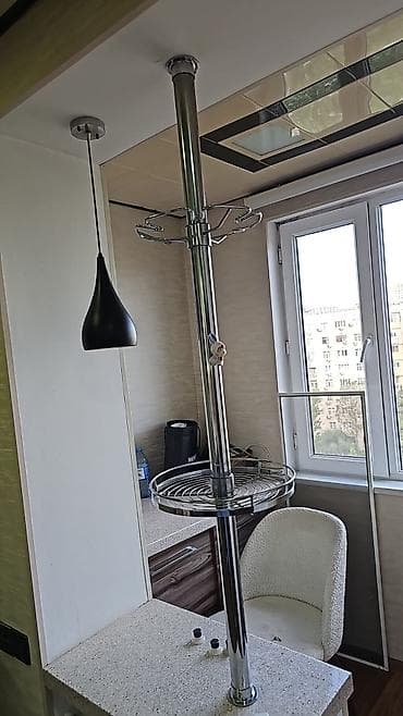 Digər mebel: Xrom örtüklü bar dayaq borusu, şərab qədəhləri və qədəhlər üçün asma — 1