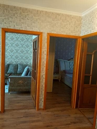 kiraye evler gence: Satılır: 3 otaqlı mənzil (3 otaq,mətbəx, dəhliz və sanuzel ilə) - — 3