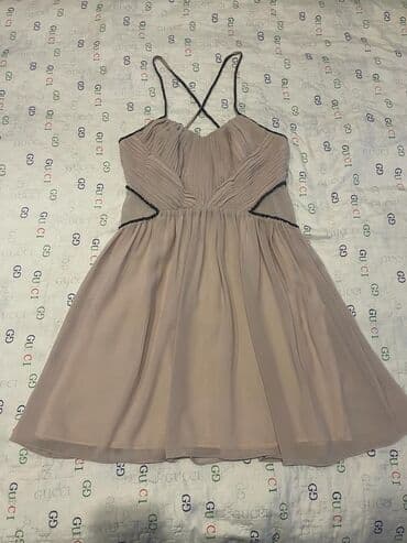 Don Coast brandin
Платье бренда Coast