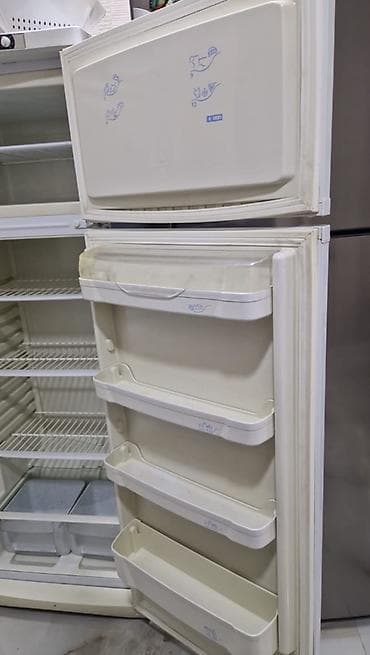 2 qapılı Indesit Soyuducu Satılır, rəng - Ağ