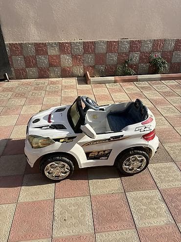 Uşaq üçün elektrik maşınları: Uşaq üçün elektrikli akü maşın – ağ rəng, SUV üslubunda kuzov, xrom — 4