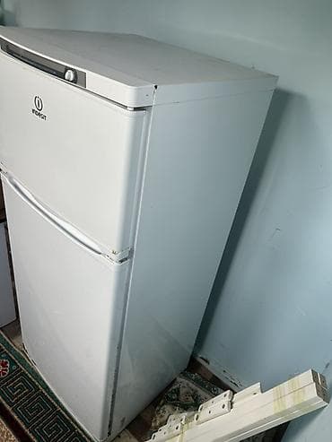 iphone barter var: İşlənmiş 2 qapılı Indesit Soyuducu Satılır, rəng - Ağ — 2