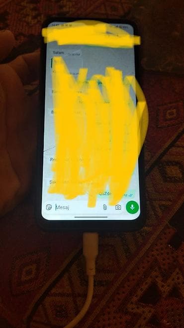 Barter var Xüsusiyyətlər və detallar: - Ekran: Tam ekranlı, damcı