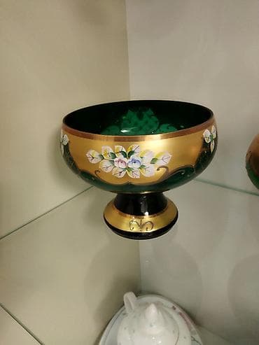 Süfrə ləvazimatları: 2 ədəd yaşıl və göy bagema meyvə qabı. Xırdalan köhnə bazar. qiymət — 2